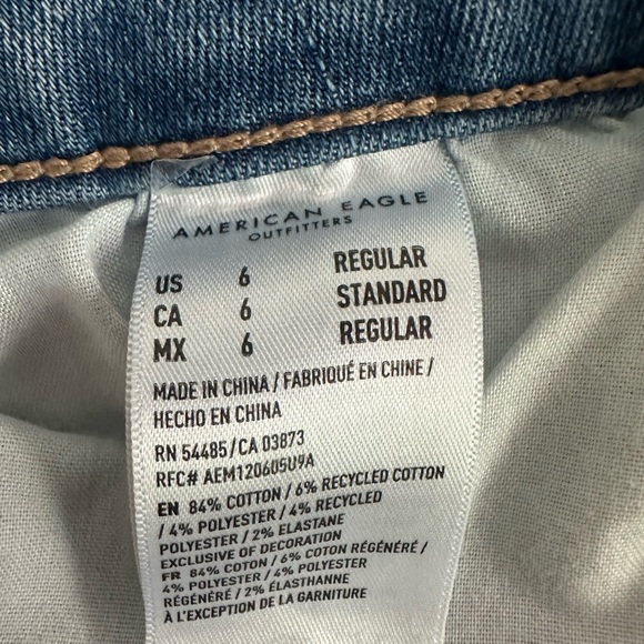 American Eagle Distressed denim jeggings  size 6 regular - Picture 5 of 10